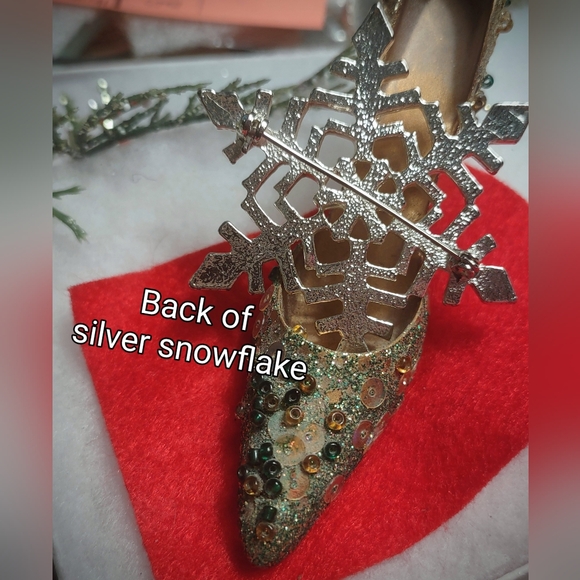 Snowflake Brooch - Picture 6 of 11